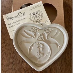 👗Pampered Chef peace on earth cookie mold ( part of 3 for $25 promo)